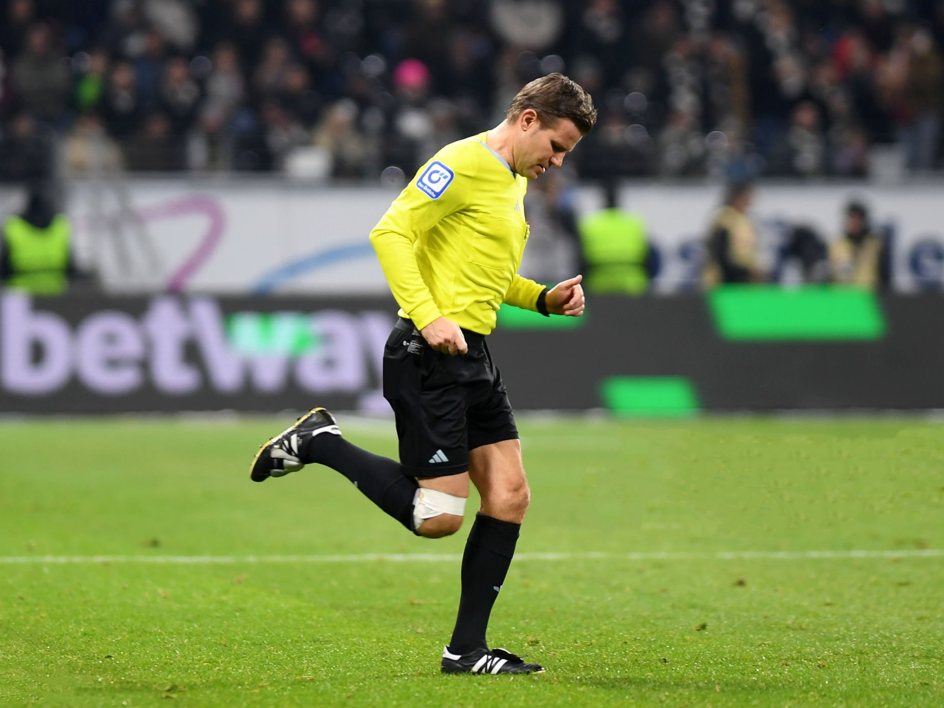 开云首页入口赛地聚焦——德甲今晚热度飙升；葡萄牙体育迎来里程碑；底气十足；年轻球员得到机会的简单介绍