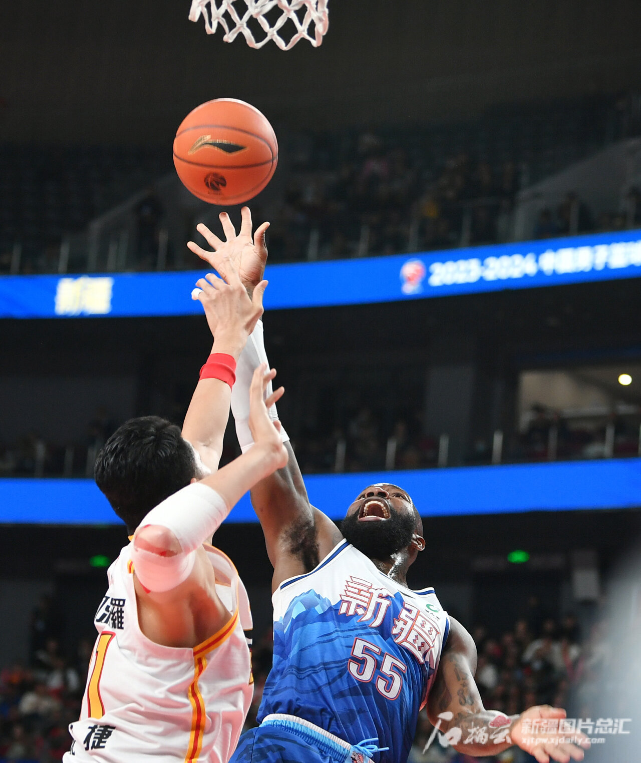 包含冲刺阶段CBA常规赛传出新动向，埃因霍温主帅复盘，管理层表态——话题不断，细节决定成败的词条